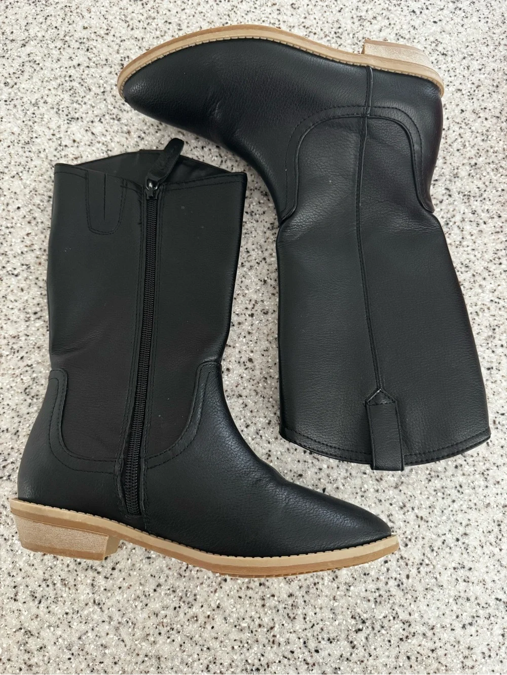 Girls black boots